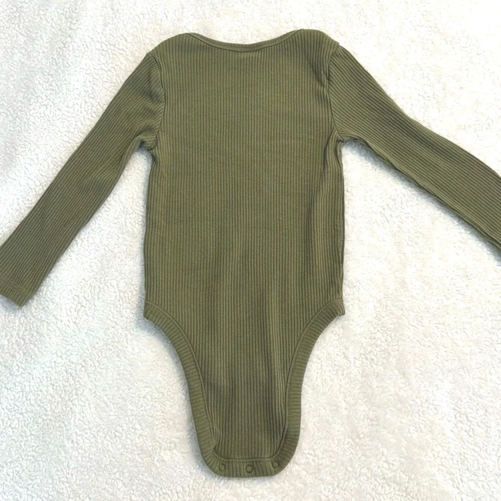 3/$15 🌸 Old Navy Unisex Long Sleeve Rib Knit Bare Ground Olive Green Bodysuit